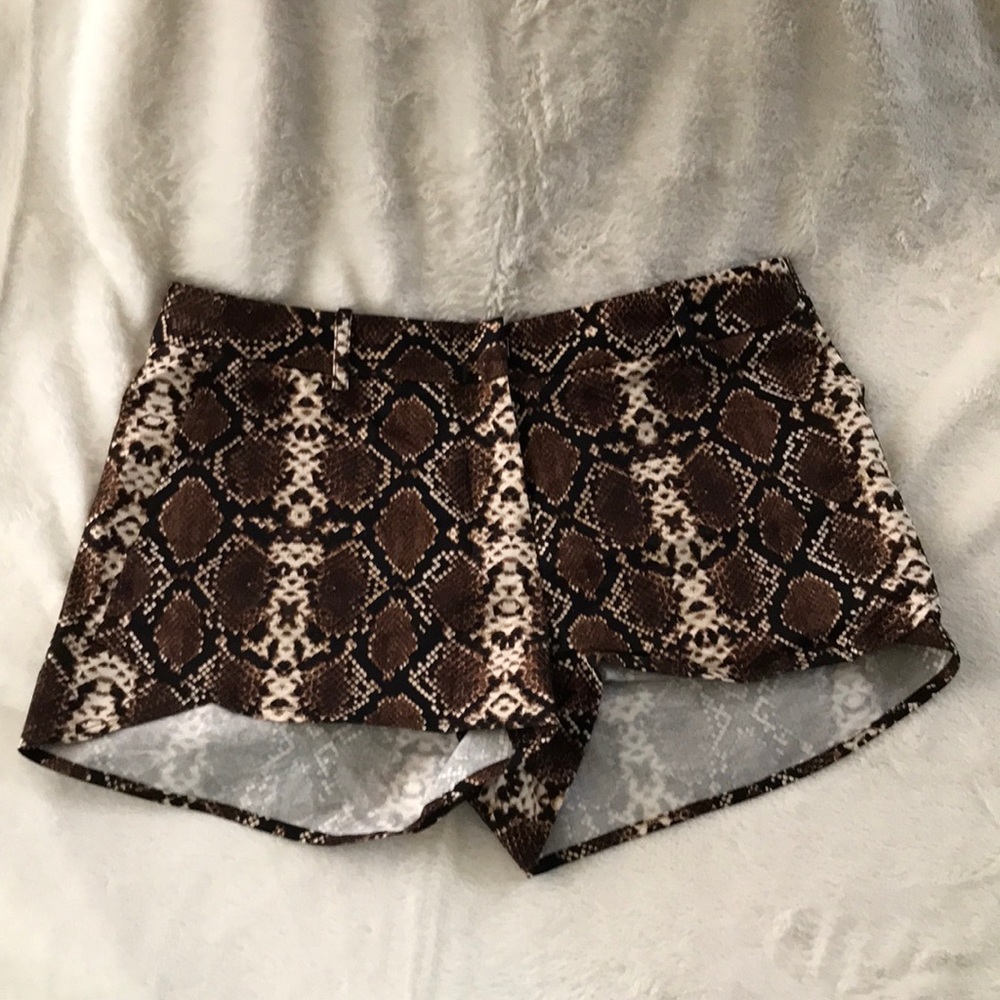 BCBGMAXAZRIA PHILLIPA SNAKE PRINT SHORTS